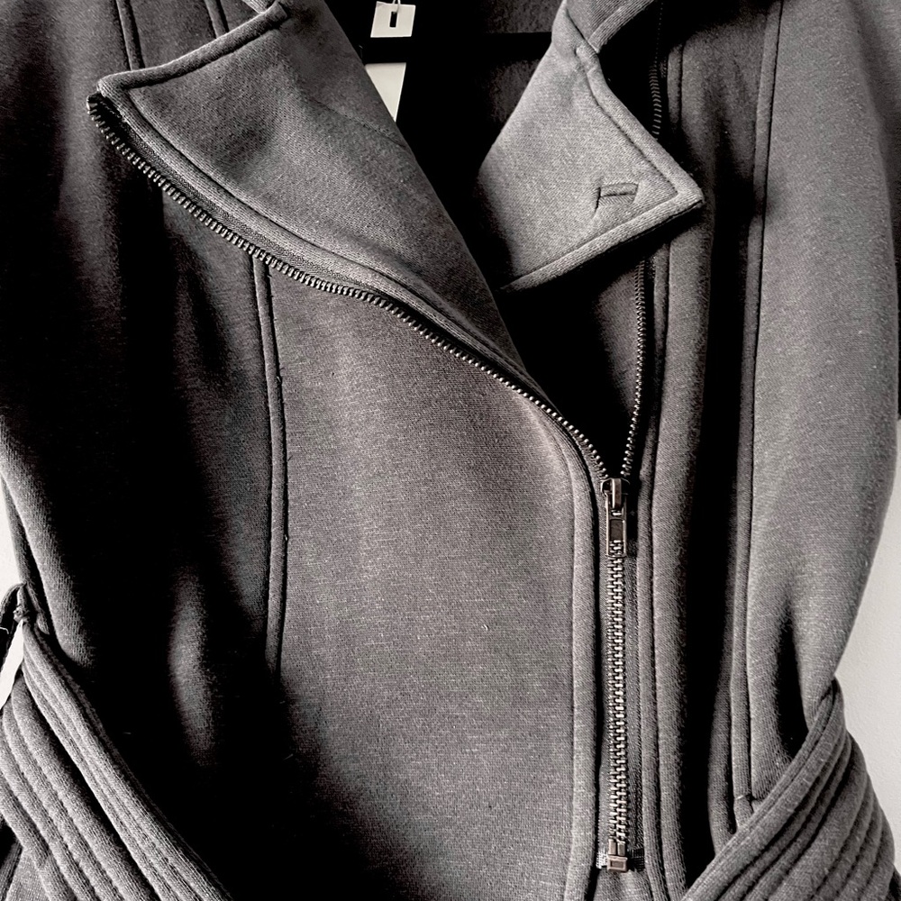Cozy Deep Gray Short Sleeve Belted Coat - Picture 3 of 12
